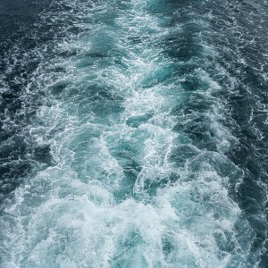 Trail,On,Water,Surface,Behind,A,Ferry,On,The,Ocean